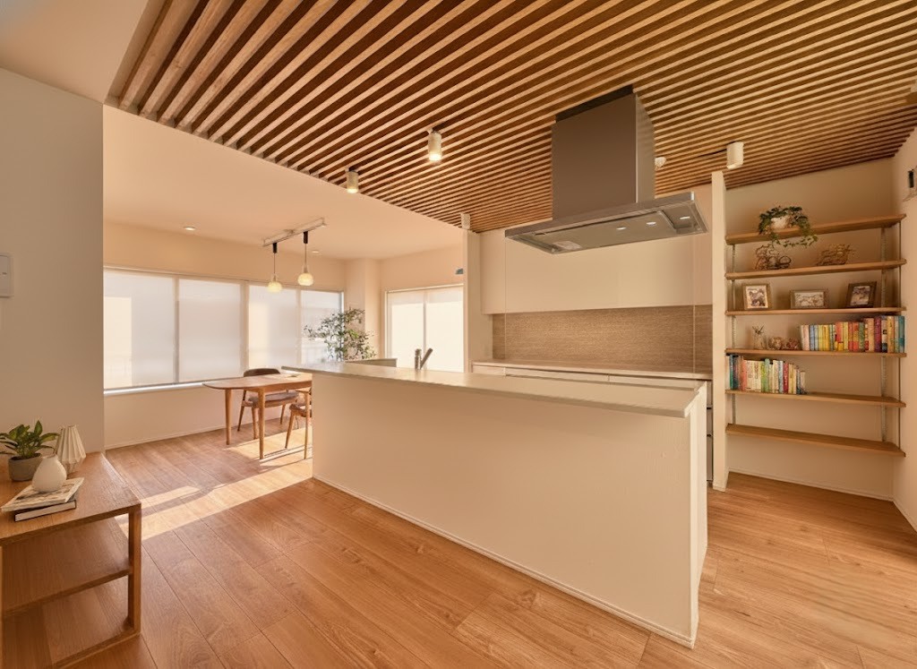 【マンションリフォーム】木の天井が映える、やさしい光に包まれた住まい